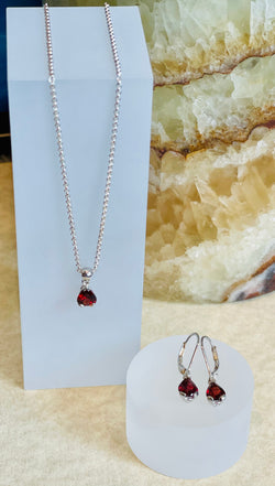 6 x 8 mm Garnet Set Sterling Silver