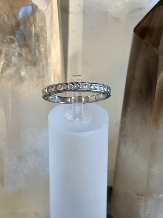 18kw .50ctw E, VS1 Diamond Crescent Tacorie band. Size 7