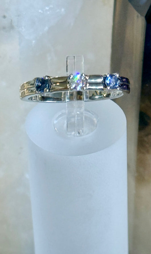 14kw .26twt Yogo Sapphire .10ctw Diamond Double Shank Ring